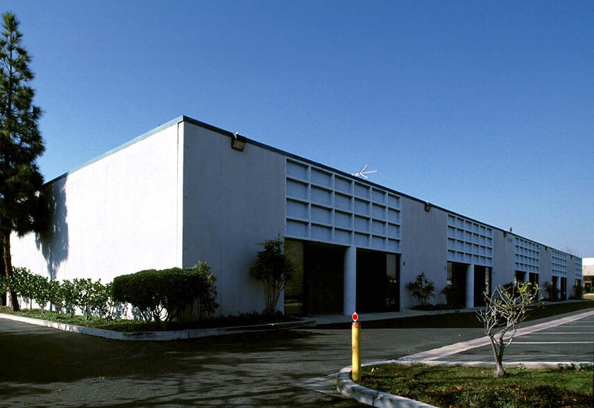 2057 Goodyear Ave, Ventura, CA à vendre - Photo du bâtiment - Image 3 de 24
