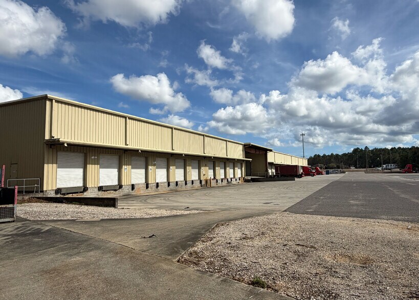5360 Commerce Blvd E, Mobile, AL à louer - Photo du bâtiment - Image 3 de 10