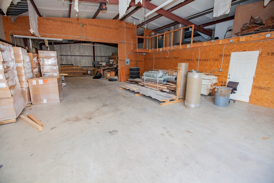 5711 Monaco Cir, San Antonio, TX à vendre - Photo du bâtiment - Image 3 de 24