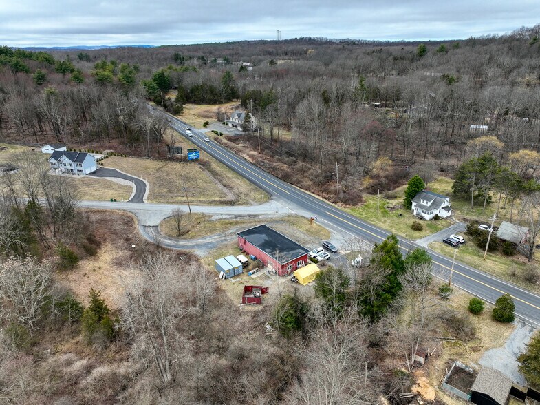 2316 Route 44, Pleasant Valley, NY à vendre - Photo du bâtiment - Image 2 de 9