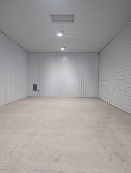 2440 N 64th Ave, Hart, MI à vendre - Photo du bâtiment - Image 3 de 5