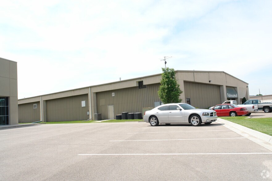 3532 E Comotara St, Wichita, KS for lease - Building Photo - Image 2 of 2