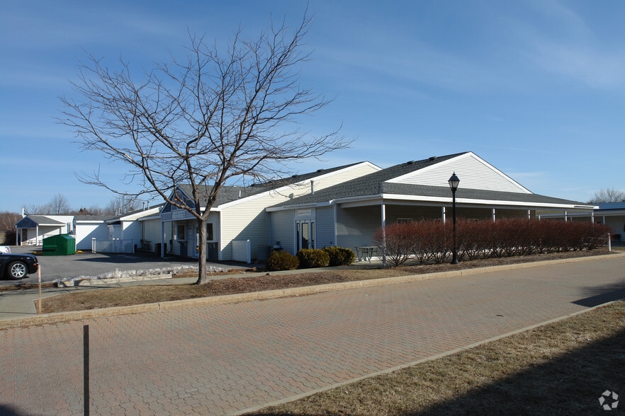 100 Saratoga Village Blvd, Malta, NY for lease - Building Photo - Image 2 of 4