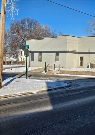 More details for 302 N Silver St, Paola, KS - Retail for Sale