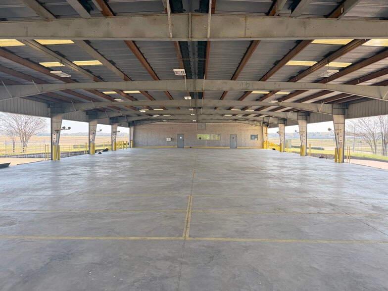 1381 Air Industrial Park Rd, Grenada, MS à vendre - Photo intérieure - Image 3 de 4