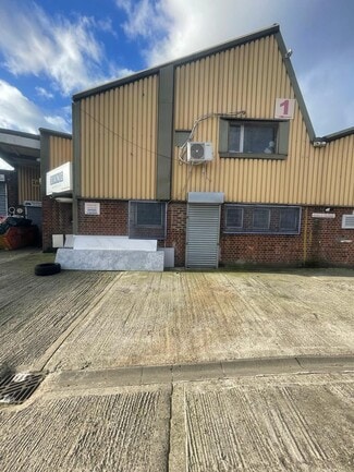 Plus de détails pour Hartington Rd, Southall - Industriel à louer