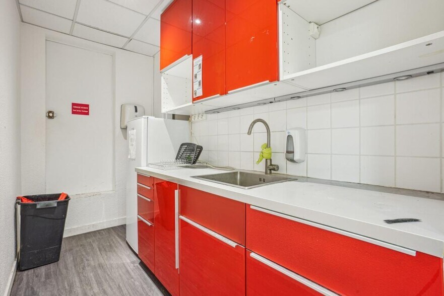 Bureau dans Levallois-Perret à louer - Photo du bâtiment - Image 3 de 6