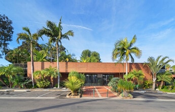 23161 Moulton Pky, Laguna Hills, CA à vendre Photo du bâtiment- Image 1 de 3