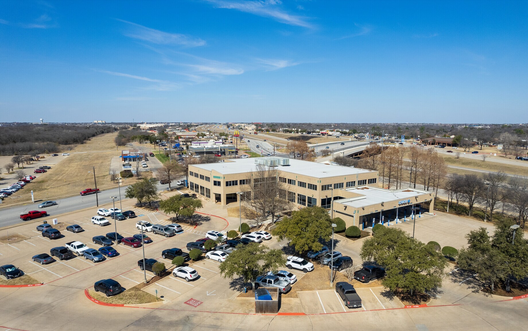 990 N Walnut Creek Dr, Mansfield, TX à louer Photo du bâtiment- Image 1 de 5