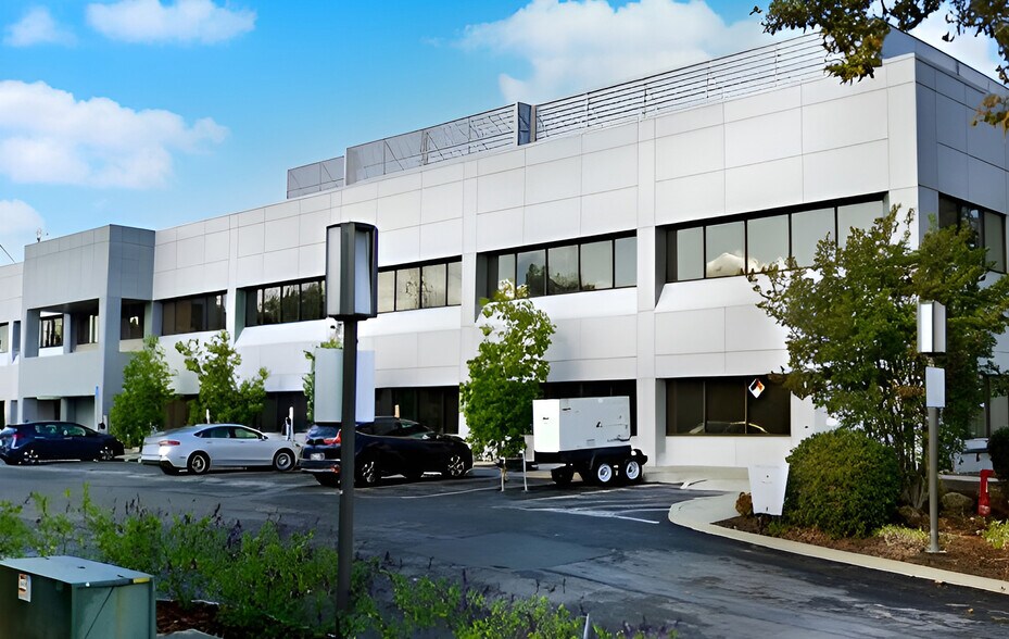 3350 W Bayshore Rd, Palo Alto, CA à louer - Photo principale - Image 1 de 12