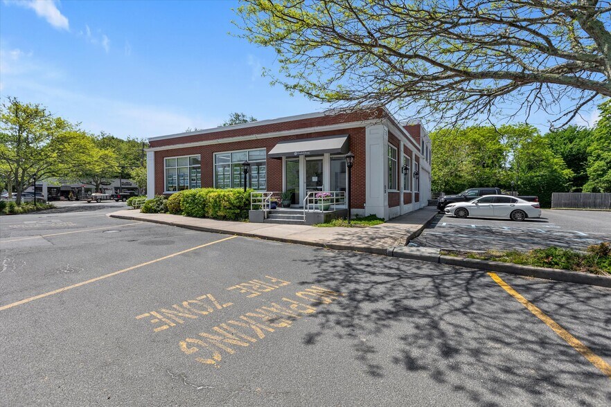 2488 Montauk Hwy, Bridgehampton, NY à louer - Photo du bâtiment - Image 3 de 30