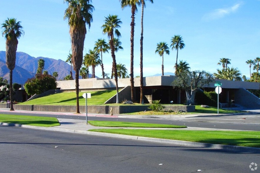 1900 E Tahquitz Canyon Way, Palm Springs, CA à louer - Photo du b timent - Image 2 de 6