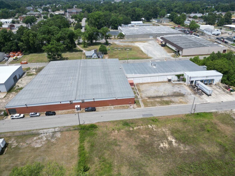 610 E 1st St, Lumberton, NC à louer - Photo du bâtiment - Image 2 de 6