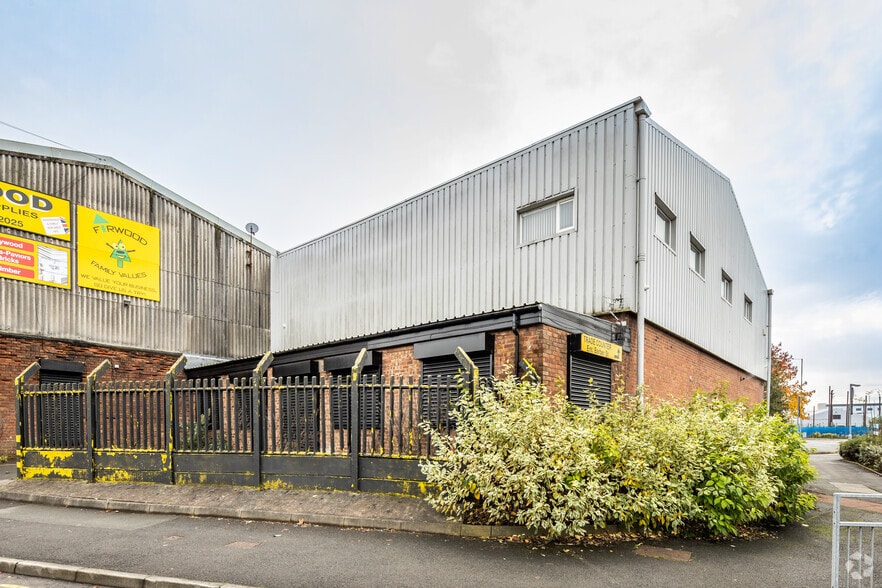 68 Pocket Nook St, St Helens for lease - Building Photo - Image 1 of 7