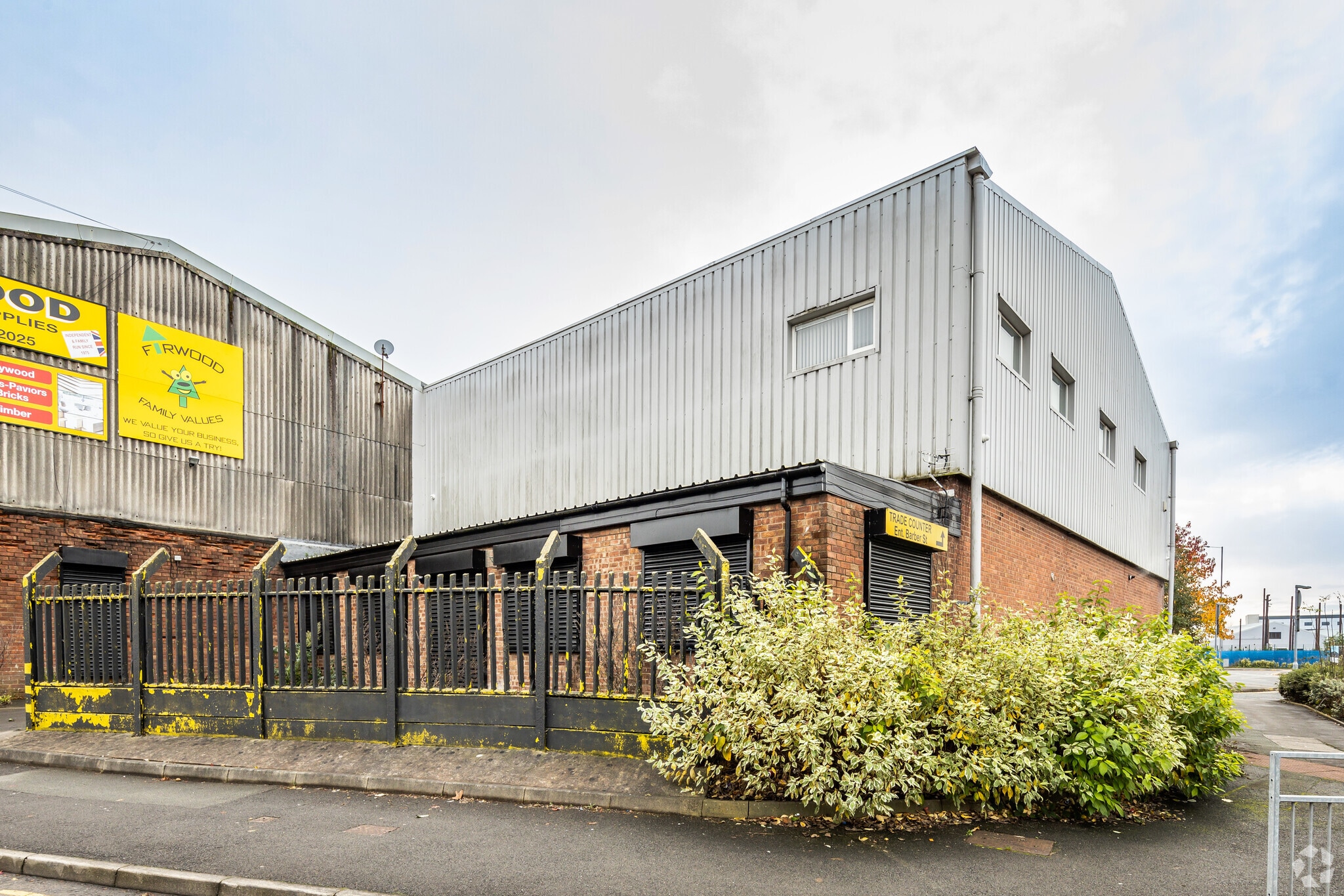 68 Pocket Nook St, St Helens for lease Building Photo- Image 1 of 8