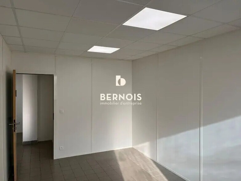 Office in Toulon for lease - Interior Photo - Image 2 of 8