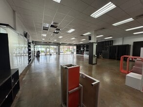 19650-19674 NW 27th Ave, Miami Gardens, FL for lease Interior Photo- Image 2 of 6