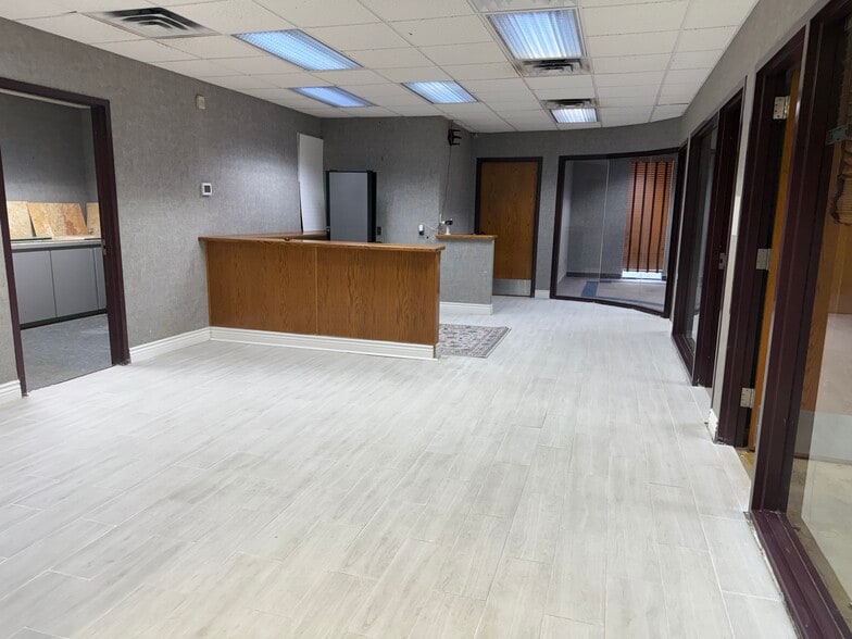 5105 Bowden Rd, Jacksonville, FL for lease - Interior Photo - Image 2 of 14