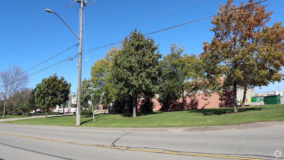 903 Barton St, Hamilton, ON for lease - Building Photo - Image 3 of 8