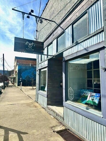 35 E Main St, Richwood, WV à vendre - Photo principale - Image 1 de 18