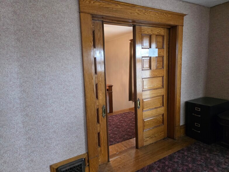 219 E Lawrence Ave, Charlotte, MI à vendre - Photo du bâtiment - Image 3 de 10