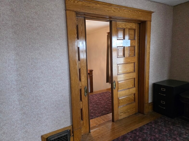 219 E Lawrence Ave, Charlotte, MI à vendre - Photo du bâtiment - Image 3 de 10