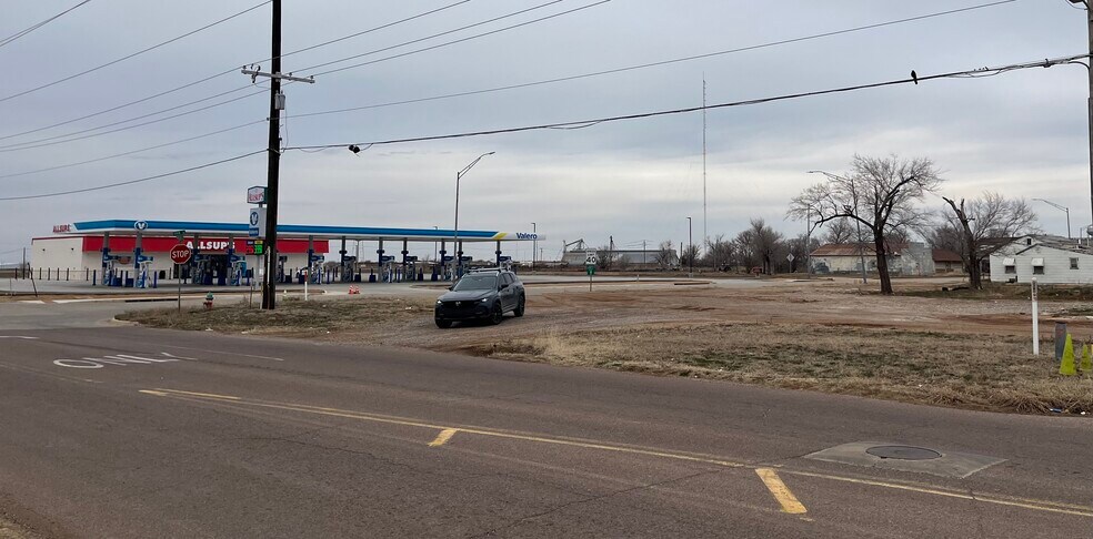 105 E Ridgecrest Rd, Altus, OK à vendre - Photo du bâtiment - Image 2 de 4
