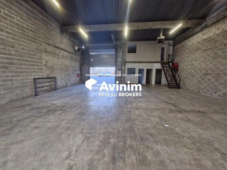 Industrial in Saint Thibault Des Vignes for lease - Interior Photo - Image 1 of 4