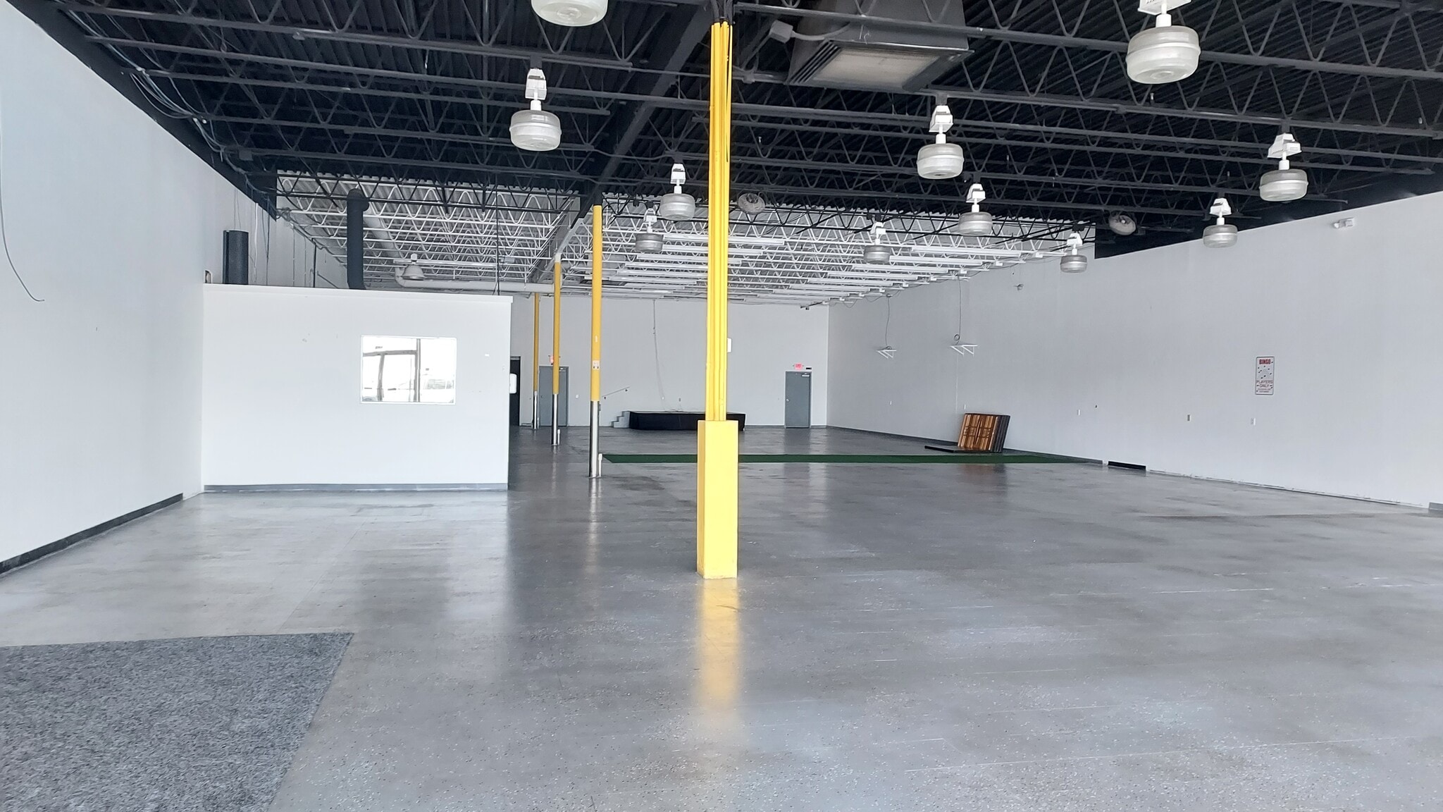 621-671 N University Blvd, Middletown, OH for lease Interior Photo- Image 1 of 4