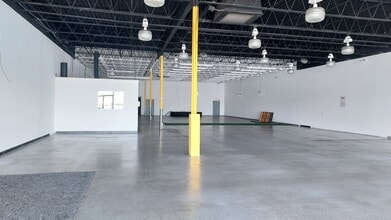 621-671 N University Blvd, Middletown, OH for lease Interior Photo- Image 1 of 4