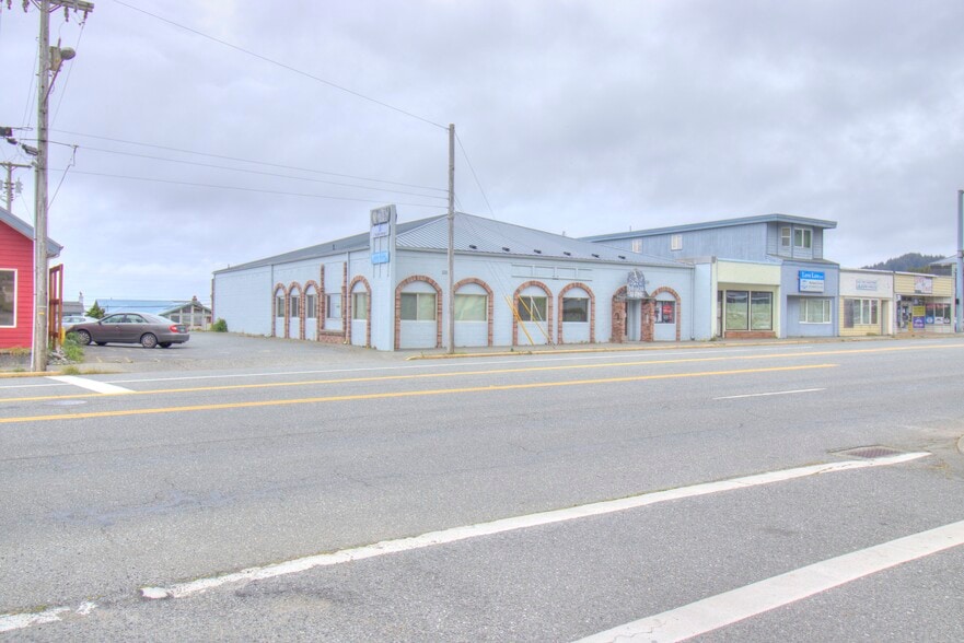 29820 Ellensburg Ave, Gold Beach, OR for sale - Building Photo - Image 1 of 25