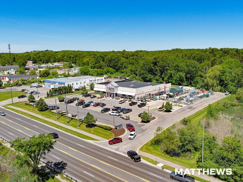 10150 Highland Rd, White Lake Township, MI à vendre - Photo du bâtiment - Image 2 de 5