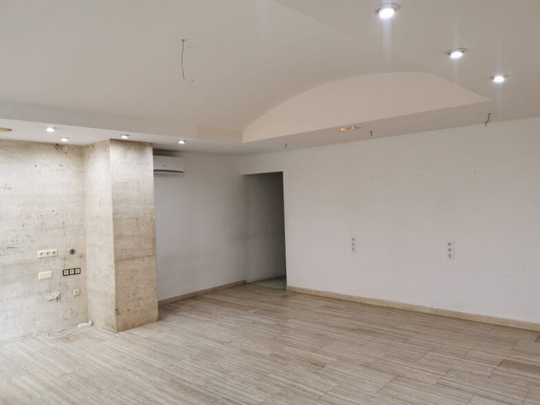 Retail in Ontinyent for lease - Building Photo - Image 2 of 5