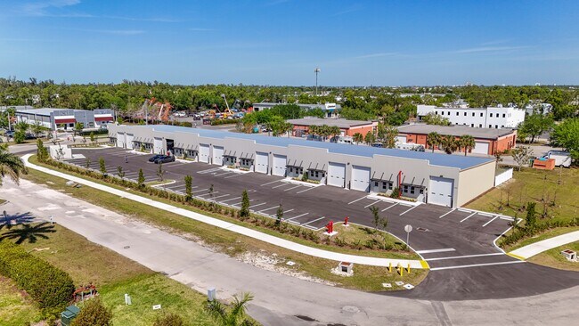 Plus de détails pour 6551 Corporate Park Cir, Fort Myers, FL - Industriel à louer
