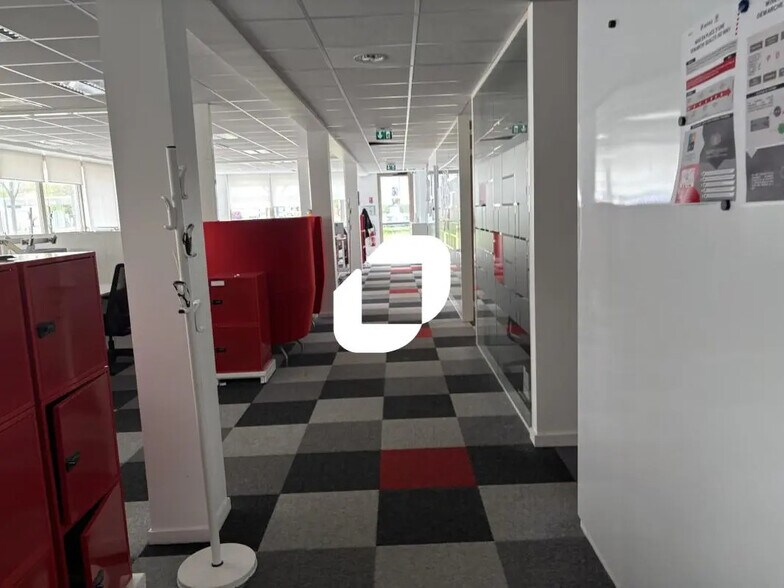 Bureau dans Lezennes à louer - Photo du bâtiment - Image 3 de 15