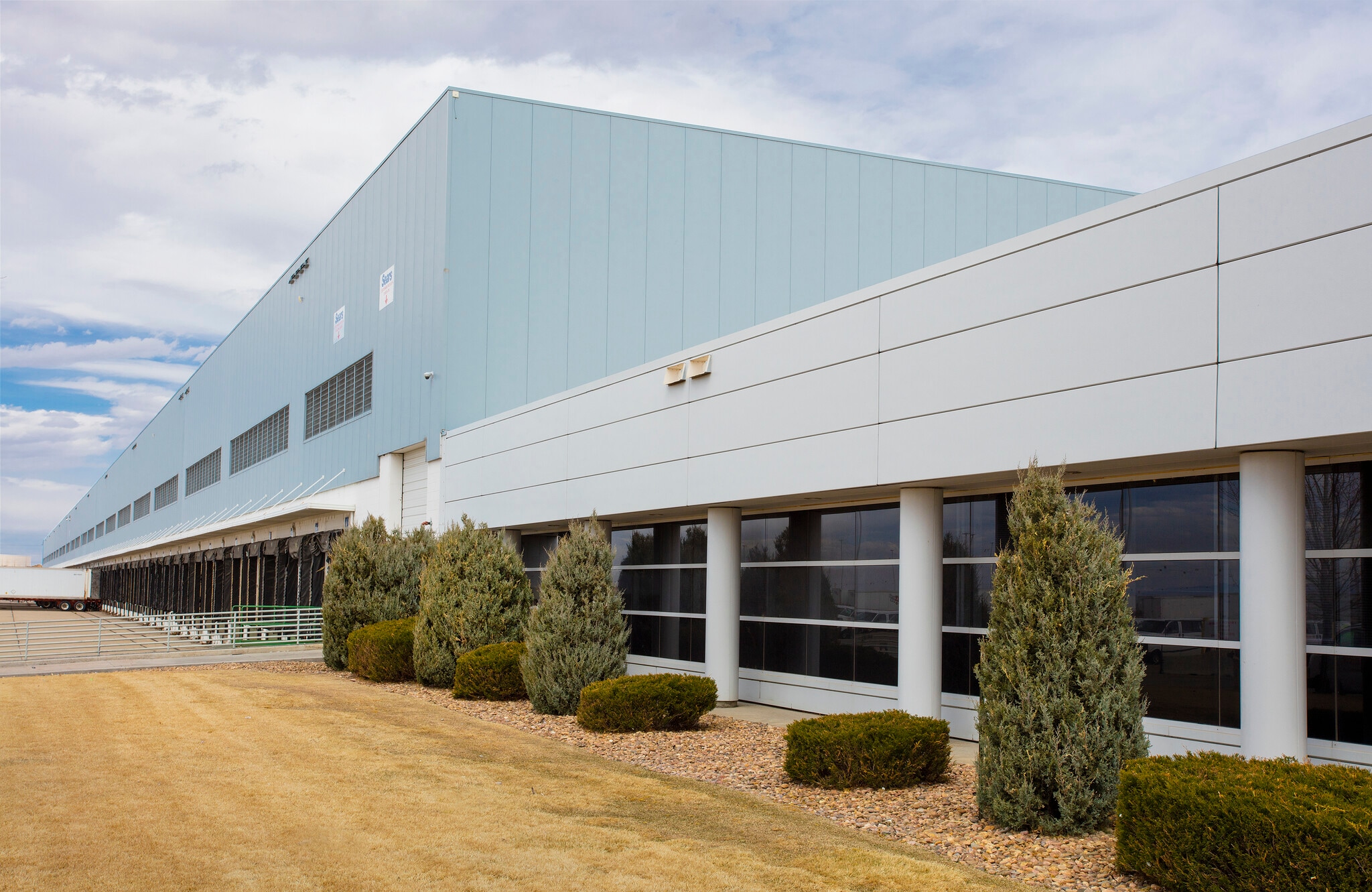 18875 E Bromley Ln, Brighton, CO à louer Photo du bâtiment- Image 1 de 22