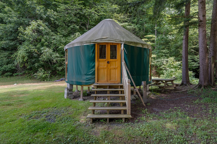 213 Fiddlers Elbow Rd, Greenwich, NY for sale - Building Photo - Image 3 of 15