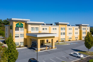 La Quinta Inns & Suites Harrisburg Hershey - Motel