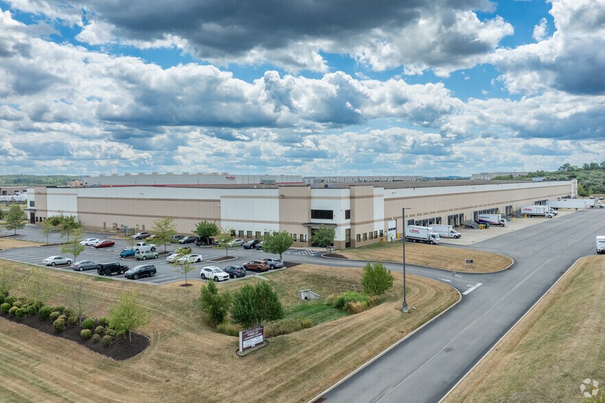 200 Solar Dr, Imperial, PA à louer - Photo du bâtiment - Image 3 de 4