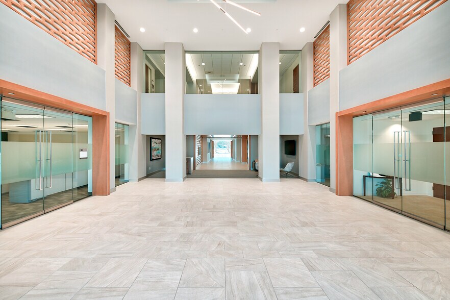 2000 CentreGreen Way, Cary, NC à louer - Hall d’entrée - Image 3 de 51