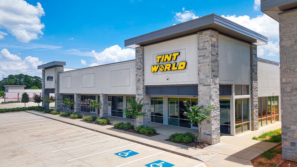 670 N FM 3083 W Rd, Conroe, TX à vendre - Photo du bâtiment - Image 2 de 4