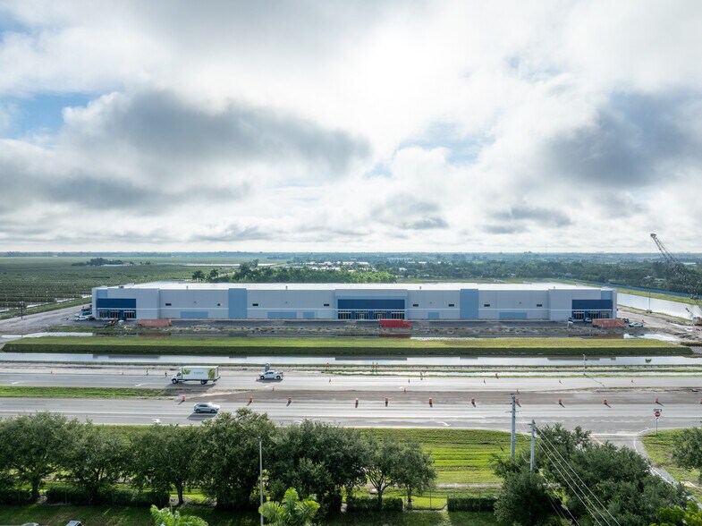 14130 S State Road 7, Delray Beach, FL à louer - Photo du bâtiment - Image 3 de 9
