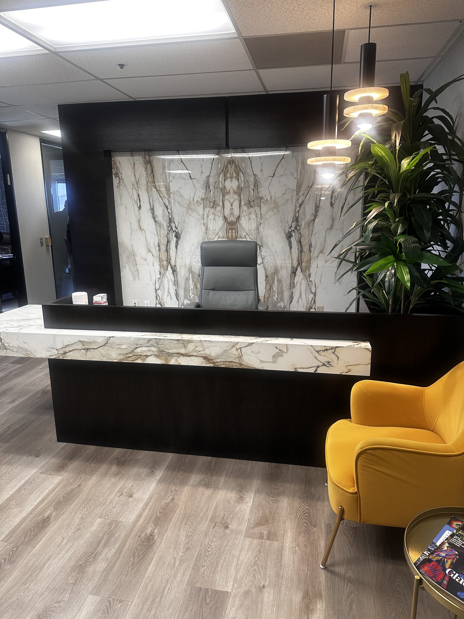 16133 Ventura Blvd, Encino, CA for lease Interior Photo- Image 1 of 5