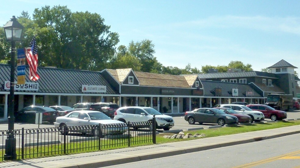 812-864 E Lake St, Wayzata, MN à louer - Photo du bâtiment - Image 2 de 4