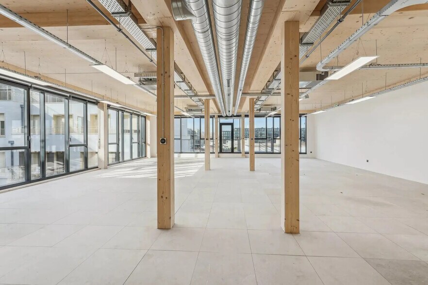 4 Rue Petit, Clichy à louer - Photo du bâtiment - Image 3 de 5