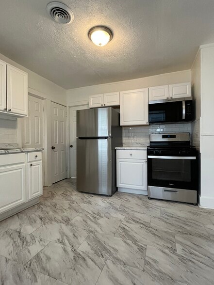 5007 Clark Ave, Cleveland, OH for sale - Building Photo - Image 3 of 27