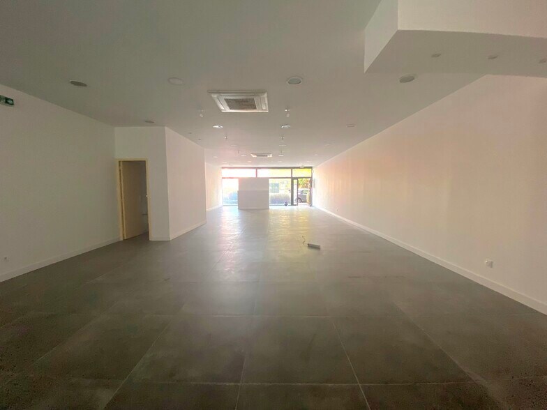 Avenue De Mazargues, Marseille for lease - Interior Photo - Image 3 of 7