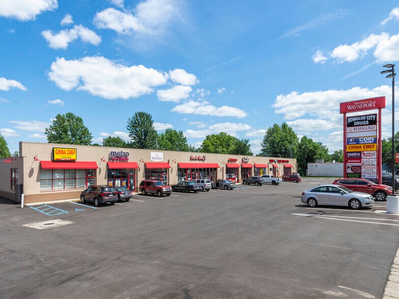 9219-9301 Wayne Rd, Romulus, MI à louer - Photo du bâtiment - Image 2 de 12