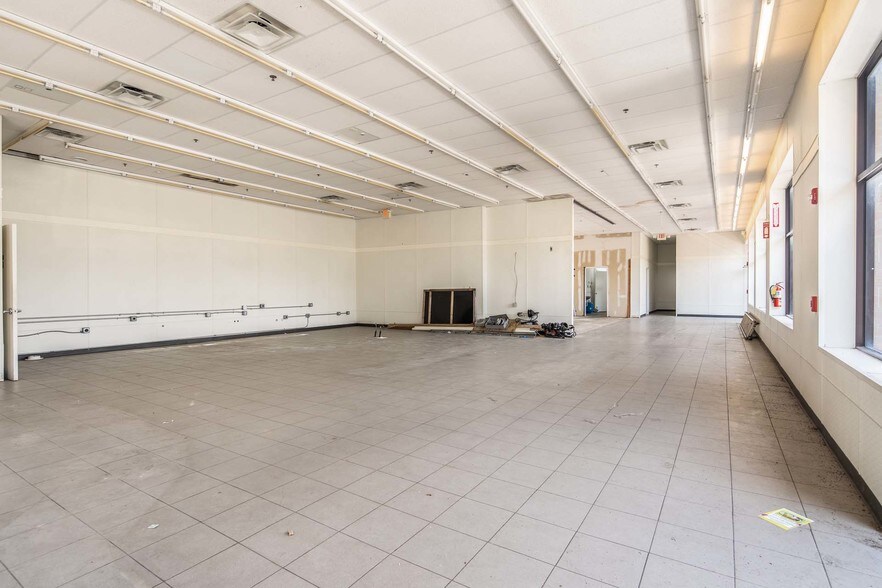 547-564 Sayre Ave, Perth Amboy, NJ à louer - Photo intérieure - Image 3 de 22