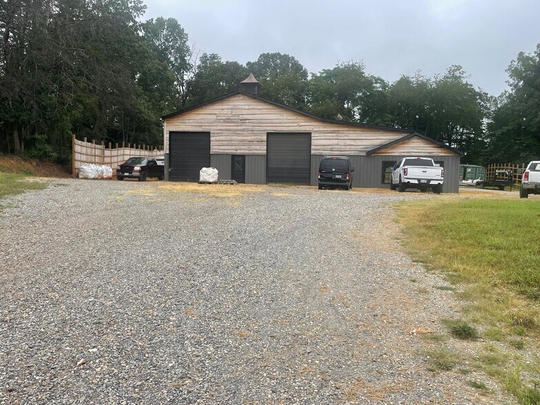 3376 Forest Rd, Bedford, VA à louer - Photo du bâtiment - Image 2 de 6